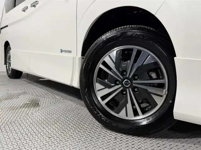日産 セレナ e－パワー ハイウェイスター V 大阪府 2022(令4)年 1万km ブリリアントホワイトパール 2トーン ProPILOT 純正9incナビTV 360カメラ フリップダウンモニター デジタルインナーミラー レーダークルコン 衝突軽減ブレーキ レーンアシスト ブラインドSM 両側ハンズフリーパワースライドドア ドライブレコーダー ETC