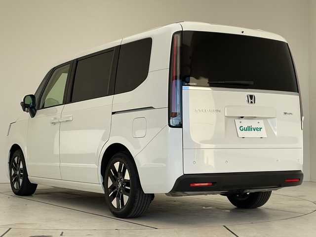 ホンダ ステップワゴン eHEV エアー 大阪府 2024(令6)年 1.9万km プラチナホワイトパール ホンダセンシング/純正11型ナビ/バックカメラ/両側パワースライドドア/レーダークルーズコントロール/CD DVD/Bluetooth/フルセグ/コーナーセンサー/純正アルミホイール/ETC/LEDヘッドライト/レーンキープアシスト/ドライブレコーダー/スマートキー/プッシュスタート
