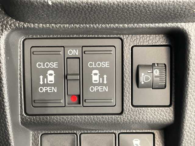 ホンダ ステップワゴン eHEV エアー 大阪府 2024(令6)年 1.9万km プラチナホワイトパール ホンダセンシング/純正11型ナビ/バックカメラ/両側パワースライドドア/レーダークルーズコントロール/CD DVD/Bluetooth/フルセグ/コーナーセンサー/純正アルミホイール/ETC/LEDヘッドライト/レーンキープアシスト/ドライブレコーダー/スマートキー/プッシュスタート