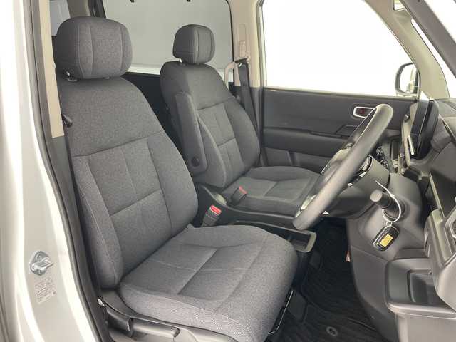 ホンダ ステップワゴン eHEV エアー 大阪府 2024(令6)年 1.9万km プラチナホワイトパール ホンダセンシング/純正11型ナビ/バックカメラ/両側パワースライドドア/レーダークルーズコントロール/CD DVD/Bluetooth/フルセグ/コーナーセンサー/純正アルミホイール/ETC/LEDヘッドライト/レーンキープアシスト/ドライブレコーダー/スマートキー/プッシュスタート