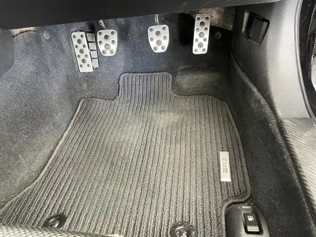 スバル ＢＲＺ S 群馬県 2012(平24)年 8.4万km クリスタルブラックシリカ 純正7インチナビ/・TV/BT/CD/AM/FM/=====/６速マニュアル　純正ＳＤナビ　バックカメラ　Ｂｌｕｅｔｏｏｔｈ　純正アルミホイール　プッシュスタート　ドライブレコーダー　ＥＴＣ　横滑り防止　ＨＩＤヘッドライト　オートライト　純正フロアマット　禁煙車