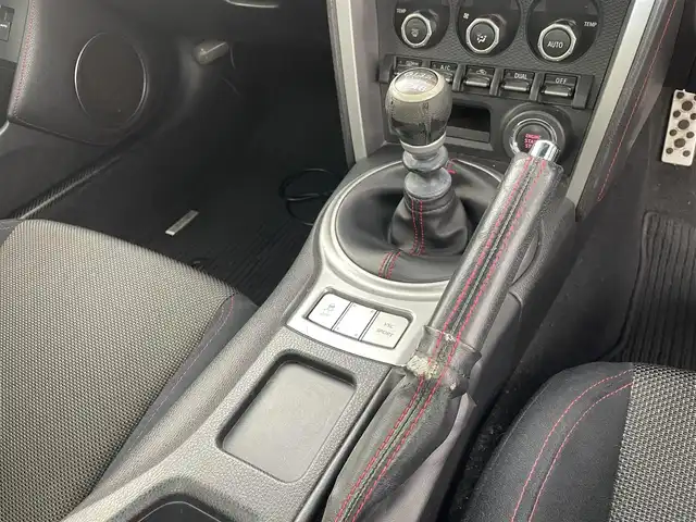 スバル ＢＲＺ S 群馬県 2012(平24)年 8.4万km クリスタルブラックシリカ 純正7インチナビ/・TV/BT/CD/AM/FM/=====/６速マニュアル　純正ＳＤナビ　バックカメラ　Ｂｌｕｅｔｏｏｔｈ　純正アルミホイール　プッシュスタート　ドライブレコーダー　ＥＴＣ　横滑り防止　ＨＩＤヘッドライト　オートライト　純正フロアマット　禁煙車