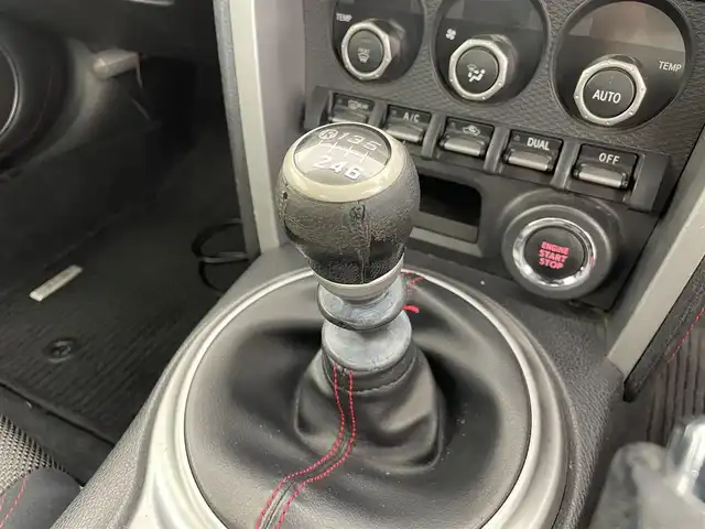 スバル ＢＲＺ S 群馬県 2012(平24)年 8.4万km クリスタルブラックシリカ 純正7インチナビ/・TV/BT/CD/AM/FM/=====/６速マニュアル　純正ＳＤナビ　バックカメラ　Ｂｌｕｅｔｏｏｔｈ　純正アルミホイール　プッシュスタート　ドライブレコーダー　ＥＴＣ　横滑り防止　ＨＩＤヘッドライト　オートライト　純正フロアマット　禁煙車