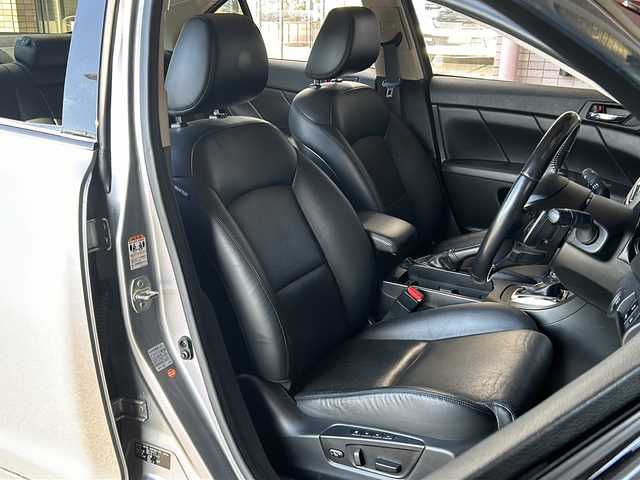 スズキ キザシ 静岡県 2015(平27)年 7.1万km シルバー 純正SDナビ/・Bluetooth/・AM/・FM/主要装備/・衝突軽減/・クルコン/・コーナーセンサー後/・バックカメラ/・ETC/・パワーシートD/N席/・合皮シート/・MTモード付/・社外フロアマット/・純正アルミホイール/・キセノンヘッドライト/・オートライト/・スマートキー/・プッシュスタート