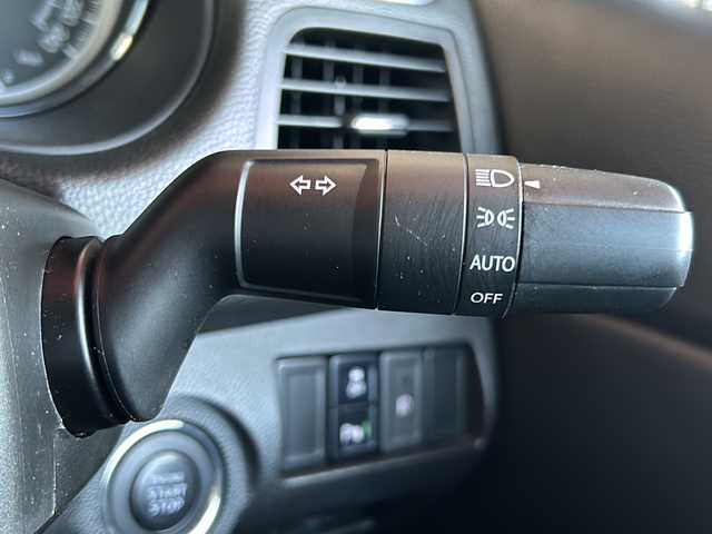 スズキ キザシ 静岡県 2015(平27)年 7.1万km シルバー 純正SDナビ/・Bluetooth/・AM/・FM/主要装備/・衝突軽減/・クルコン/・コーナーセンサー後/・バックカメラ/・ETC/・パワーシートD/N席/・合皮シート/・MTモード付/・社外フロアマット/・純正アルミホイール/・キセノンヘッドライト/・オートライト/・スマートキー/・プッシュスタート