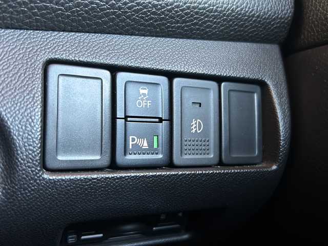 スズキ キザシ 静岡県 2015(平27)年 7.1万km シルバー 純正SDナビ/・Bluetooth/・AM/・FM/主要装備/・衝突軽減/・クルコン/・コーナーセンサー後/・バックカメラ/・ETC/・パワーシートD/N席/・合皮シート/・MTモード付/・社外フロアマット/・純正アルミホイール/・キセノンヘッドライト/・オートライト/・スマートキー/・プッシュスタート