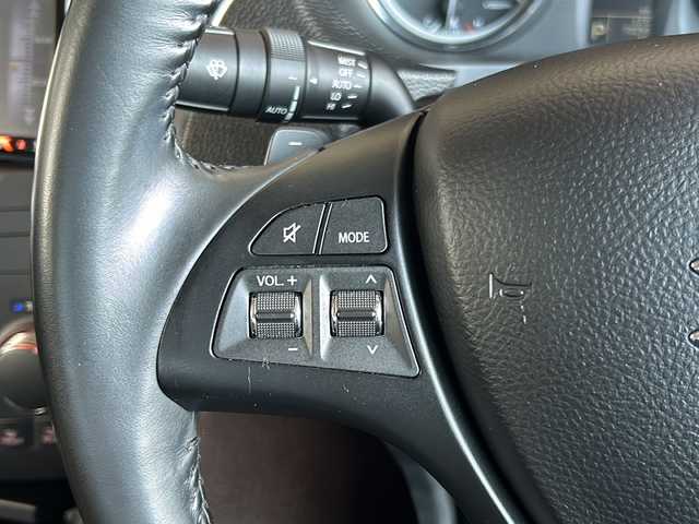 スズキ キザシ 静岡県 2015(平27)年 7.1万km シルバー 純正SDナビ/・Bluetooth/・AM/・FM/主要装備/・衝突軽減/・クルコン/・コーナーセンサー後/・バックカメラ/・ETC/・パワーシートD/N席/・合皮シート/・MTモード付/・社外フロアマット/・純正アルミホイール/・キセノンヘッドライト/・オートライト/・スマートキー/・プッシュスタート