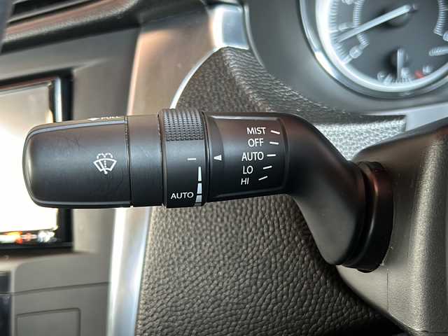 スズキ キザシ 静岡県 2015(平27)年 7.1万km シルバー 純正SDナビ/・Bluetooth/・AM/・FM/主要装備/・衝突軽減/・クルコン/・コーナーセンサー後/・バックカメラ/・ETC/・パワーシートD/N席/・合皮シート/・MTモード付/・社外フロアマット/・純正アルミホイール/・キセノンヘッドライト/・オートライト/・スマートキー/・プッシュスタート