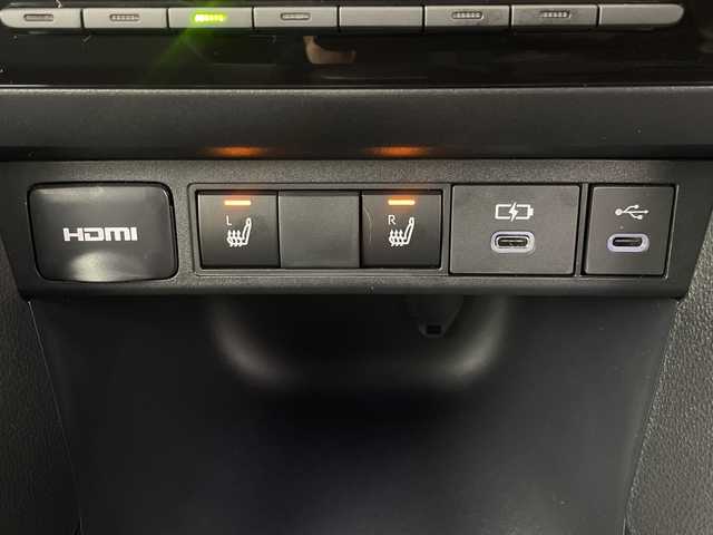 トヨタ ヤリスクロス ハイブリッド Z 埼玉県 2025(令7)年 0.1万km プラチナホワイトパールマイカ 純正ナビ/（FM/AM/BT/TV/USB）　/全方位カメラ/ビルトインＥＴＣ２．０　/ブラインドスポットモニター/レーダークルーズコントロール/前席シートヒーター　/ハンドルヒーター/パワーシート/コーナーセンサー　/レーンキープアシスト　　/ハーフレザーシート/LEDヘッドライト/オートハイビーム/純正アルミホイール/スマートキー×2