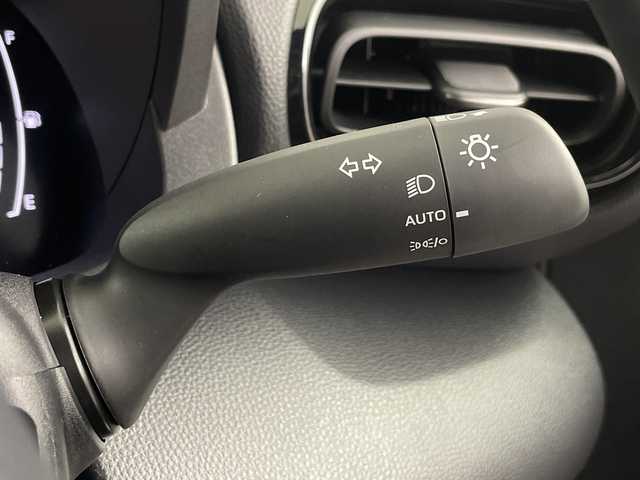 トヨタ ヤリスクロス ハイブリッド Z 埼玉県 2025(令7)年 0.1万km プラチナホワイトパールマイカ 純正ナビ/（FM/AM/BT/TV/USB）　/全方位カメラ/ビルトインＥＴＣ２．０　/ブラインドスポットモニター/レーダークルーズコントロール/前席シートヒーター　/ハンドルヒーター/パワーシート/コーナーセンサー　/レーンキープアシスト　　/ハーフレザーシート/LEDヘッドライト/オートハイビーム/純正アルミホイール/スマートキー×2