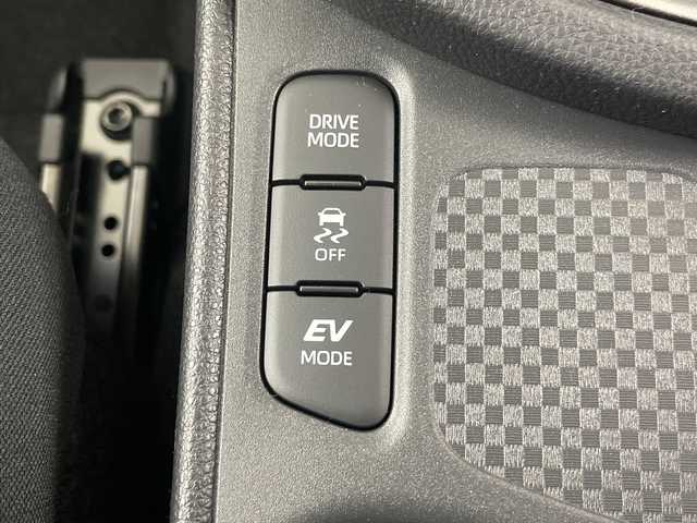 トヨタ ヤリスクロス ハイブリッド Z 埼玉県 2025(令7)年 0.1万km プラチナホワイトパールマイカ 純正ナビ/（FM/AM/BT/TV/USB）　/全方位カメラ/ビルトインＥＴＣ２．０　/ブラインドスポットモニター/レーダークルーズコントロール/前席シートヒーター　/ハンドルヒーター/パワーシート/コーナーセンサー　/レーンキープアシスト　　/ハーフレザーシート/LEDヘッドライト/オートハイビーム/純正アルミホイール/スマートキー×2