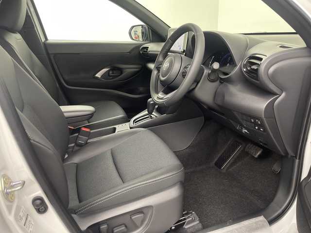 トヨタ ヤリスクロス ハイブリッド Z 埼玉県 2025(令7)年 0.1万km プラチナホワイトパールマイカ 純正ナビ/（FM/AM/BT/TV/USB）　/全方位カメラ/ビルトインＥＴＣ２．０　/ブラインドスポットモニター/レーダークルーズコントロール/前席シートヒーター　/ハンドルヒーター/パワーシート/コーナーセンサー　/レーンキープアシスト　　/ハーフレザーシート/LEDヘッドライト/オートハイビーム/純正アルミホイール/スマートキー×2