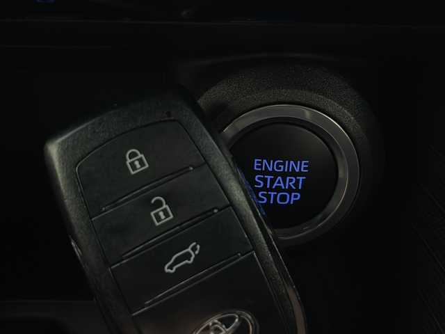 トヨタ ハリアー Z レザーパッケージ 秋田県 2020(令2)年 2万km プレシャスブラックパール ４WD/純正メモリナビ(Bluetooth/フルセグ)/全方位カメラ/ETC2.0/クルーズコントロール/純正AW/前後コーナーセンサー/前席パワーシート/前席エアシート/前席シートヒーター/デジタルインナーミラー/パノラマミックビューモニター/ヘッドアップディスプレイ/パワーバックドア/JBLサウンドシステム/ITSコネクト/衝突被害軽減システム/LEDヘッドライト/スペアキー