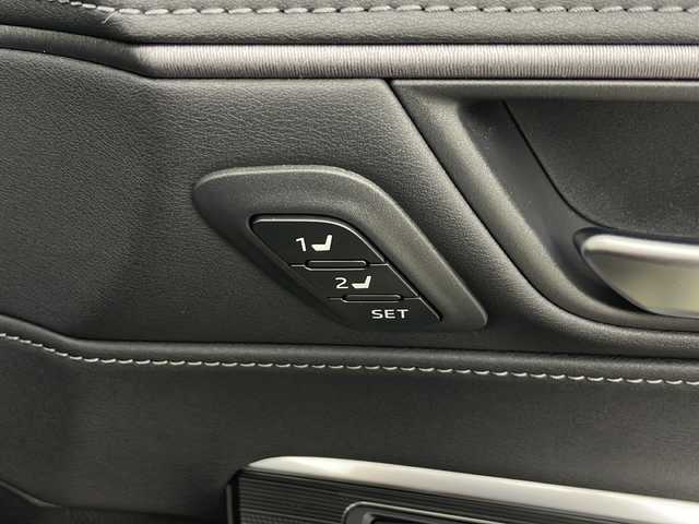 トヨタ ハリアー Z レザーパッケージ 秋田県 2020(令2)年 2万km プレシャスブラックパール ４WD/純正メモリナビ(Bluetooth/フルセグ)/全方位カメラ/ETC2.0/クルーズコントロール/純正AW/前後コーナーセンサー/前席パワーシート/前席エアシート/前席シートヒーター/デジタルインナーミラー/パノラマミックビューモニター/ヘッドアップディスプレイ/パワーバックドア/JBLサウンドシステム/ITSコネクト/衝突被害軽減システム/LEDヘッドライト/スペアキー