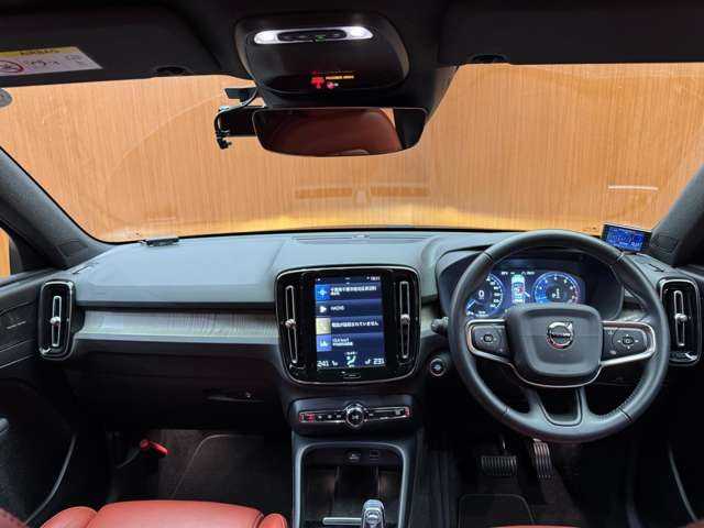 ボルボ ＸＣ４０ T4 AWD インスクリプション 千葉県 2019(平31)年 5.4万km グレーＭ 赤革シート　/harmankardonサウンド　/ACC　/ナビ　/TV　/360°Bluetooth接続　/CarPlay　/電動シート　/シートヒーター　/電動リアゲート　/LEDヘッドライト　/パークアシストパイロット　/衝突軽減B　/BSM　/LKA　/ETC　/ドラレコ