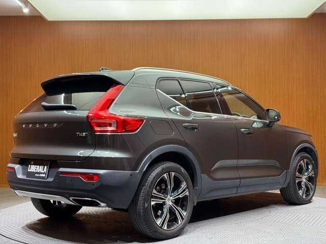 ボルボ ＸＣ４０ T4 AWD インスクリプション 千葉県 2019(平31)年 5.4万km グレーＭ 赤革シート　/harmankardonサウンド　/ACC　/ナビ　/TV　/360°Bluetooth接続　/CarPlay　/電動シート　/シートヒーター　/電動リアゲート　/LEDヘッドライト　/パークアシストパイロット　/衝突軽減B　/BSM　/LKA　/ETC　/ドラレコ