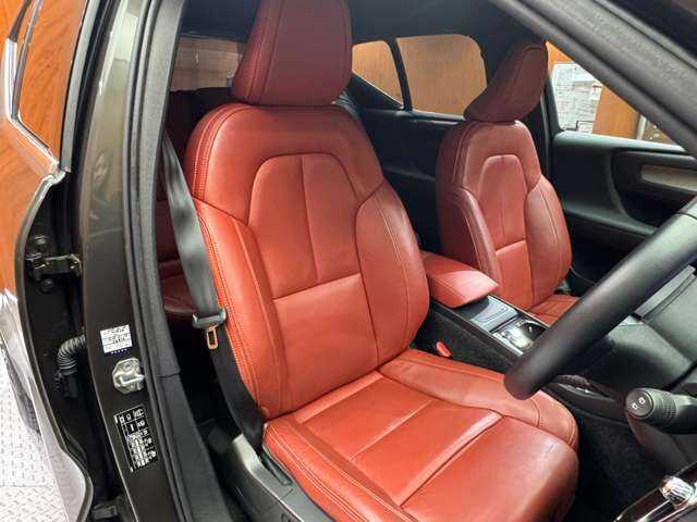 ボルボ ＸＣ４０ T4 AWD インスクリプション 千葉県 2019(平31)年 5.4万km グレーＭ 赤革シート　/harmankardonサウンド　/ACC　/ナビ　/TV　/360°Bluetooth接続　/CarPlay　/電動シート　/シートヒーター　/電動リアゲート　/LEDヘッドライト　/パークアシストパイロット　/衝突軽減B　/BSM　/LKA　/ETC　/ドラレコ