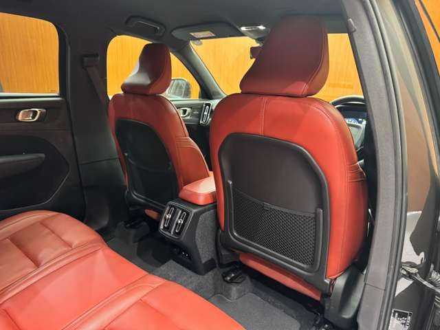 ボルボ ＸＣ４０ T4 AWD インスクリプション 千葉県 2019(平31)年 5.4万km グレーＭ 赤革シート　/harmankardonサウンド　/ACC　/ナビ　/TV　/360°Bluetooth接続　/CarPlay　/電動シート　/シートヒーター　/電動リアゲート　/LEDヘッドライト　/パークアシストパイロット　/衝突軽減B　/BSM　/LKA　/ETC　/ドラレコ