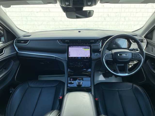 クライスラー・ジープ ジープ グランドチェロキーＬ リミテッド 山形県 2023(令5)年 1.7万km ブライトホワイト 禁煙車/4WD/純正10.1型ディスプレイナビ(AM/FM/TV/BT/Apple CarPlay)/地デジ/ALPINEサウンドシステム/セレクテレインシステム(ROCK/SAND/MUD/SNOW/AUTO/SPORT)/衝突被害軽減ブレーキ/アダプティブクルーズコントロール/前面衝突警報/アクティブレーンマネジメント/交差点衝突回避支援機能/パーキングアシスト/ブラインドスポットモニター/サラウンドビューカメラ/衝突感知オートロック解除・室内灯点灯機能/タイヤプレッシャーモニタリングシステム/レインブレーキサポート/ヘッドアップディスプレイ/パワーバックドア/ブラインドスポットモニター/アクティブノイズコントロールシステム/ヒルスタートアシスト/ヒルディセントコントロール/オフロードインフォメーションページ/オートブレーキホールド/エレクトロニックパーキングブレーキ/115Vアクセサリー電源アウトレット/ヒーテッドドアミラー/ステアリングヒーター/合成皮革シート/シートヒーター(1.2列目)/エアシート(D/N席)/スペアキー1本/純正AW18インチスタッドレス積込/ETC2.0