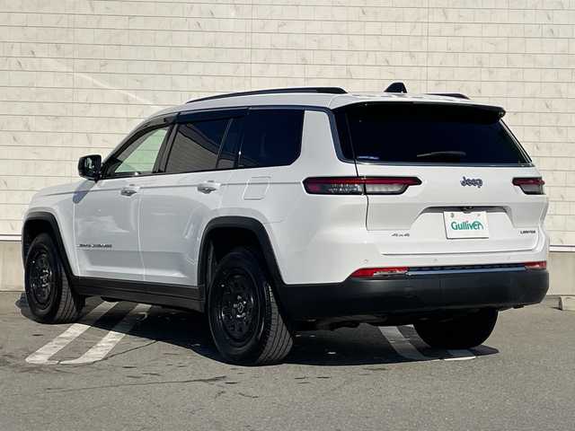 クライスラー・ジープ ジープ グランドチェロキーＬ リミテッド 山形県 2023(令5)年 1.7万km ブライトホワイト 禁煙車/4WD/純正10.1型ディスプレイナビ(AM/FM/TV/BT/Apple CarPlay)/地デジ/ALPINEサウンドシステム/セレクテレインシステム(ROCK/SAND/MUD/SNOW/AUTO/SPORT)/衝突被害軽減ブレーキ/アダプティブクルーズコントロール/前面衝突警報/アクティブレーンマネジメント/交差点衝突回避支援機能/パーキングアシスト/ブラインドスポットモニター/サラウンドビューカメラ/衝突感知オートロック解除・室内灯点灯機能/タイヤプレッシャーモニタリングシステム/レインブレーキサポート/ヘッドアップディスプレイ/パワーバックドア/ブラインドスポットモニター/アクティブノイズコントロールシステム/ヒルスタートアシスト/ヒルディセントコントロール/オフロードインフォメーションページ/オートブレーキホールド/エレクトロニックパーキングブレーキ/115Vアクセサリー電源アウトレット/ヒーテッドドアミラー/ステアリングヒーター/合成皮革シート/シートヒーター(1.2列目)/エアシート(D/N席)/スペアキー1本/純正AW18インチスタッドレス積込/ETC2.0
