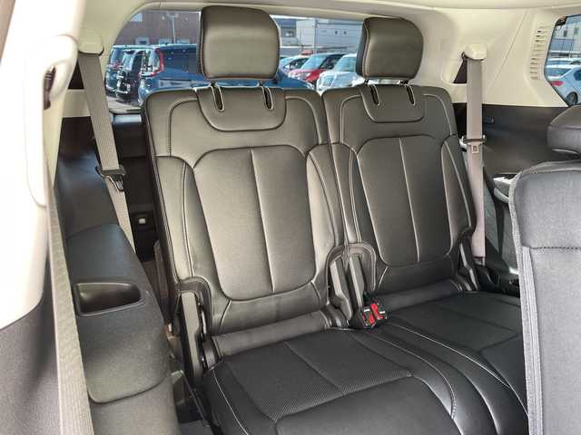 クライスラー・ジープ ジープ グランドチェロキーＬ リミテッド 山形県 2023(令5)年 1.7万km ブライトホワイト 禁煙車/4WD/純正10.1型ディスプレイナビ(AM/FM/TV/BT/Apple CarPlay)/地デジ/ALPINEサウンドシステム/セレクテレインシステム(ROCK/SAND/MUD/SNOW/AUTO/SPORT)/衝突被害軽減ブレーキ/アダプティブクルーズコントロール/前面衝突警報/アクティブレーンマネジメント/交差点衝突回避支援機能/パーキングアシスト/ブラインドスポットモニター/サラウンドビューカメラ/衝突感知オートロック解除・室内灯点灯機能/タイヤプレッシャーモニタリングシステム/レインブレーキサポート/ヘッドアップディスプレイ/パワーバックドア/ブラインドスポットモニター/アクティブノイズコントロールシステム/ヒルスタートアシスト/ヒルディセントコントロール/オフロードインフォメーションページ/オートブレーキホールド/エレクトロニックパーキングブレーキ/115Vアクセサリー電源アウトレット/ヒーテッドドアミラー/ステアリングヒーター/合成皮革シート/シートヒーター(1.2列目)/エアシート(D/N席)/スペアキー1本/純正AW18インチスタッドレス積込/ETC2.0