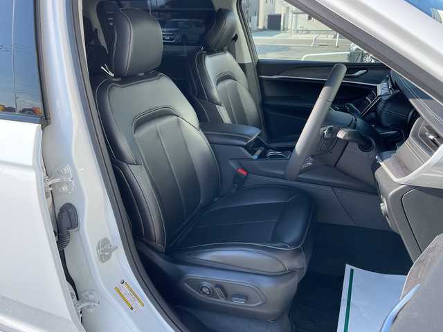 クライスラー・ジープ ジープ グランドチェロキーＬ リミテッド 山形県 2023(令5)年 1.7万km ブライトホワイト 禁煙車/4WD/純正10.1型ディスプレイナビ(AM/FM/TV/BT/Apple CarPlay)/地デジ/ALPINEサウンドシステム/セレクテレインシステム(ROCK/SAND/MUD/SNOW/AUTO/SPORT)/衝突被害軽減ブレーキ/アダプティブクルーズコントロール/前面衝突警報/アクティブレーンマネジメント/交差点衝突回避支援機能/パーキングアシスト/ブラインドスポットモニター/サラウンドビューカメラ/衝突感知オートロック解除・室内灯点灯機能/タイヤプレッシャーモニタリングシステム/レインブレーキサポート/ヘッドアップディスプレイ/パワーバックドア/ブラインドスポットモニター/アクティブノイズコントロールシステム/ヒルスタートアシスト/ヒルディセントコントロール/オフロードインフォメーションページ/オートブレーキホールド/エレクトロニックパーキングブレーキ/115Vアクセサリー電源アウトレット/ヒーテッドドアミラー/ステアリングヒーター/合成皮革シート/シートヒーター(1.2列目)/エアシート(D/N席)/スペアキー1本/純正AW18インチスタッドレス積込/ETC2.0