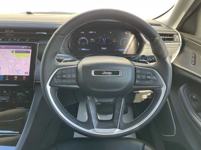 クライスラー・ジープ ジープ グランドチェロキーＬ リミテッド 山形県 2023(令5)年 1.7万km ブライトホワイト 禁煙車/4WD/純正10.1型ディスプレイナビ(AM/FM/TV/BT/Apple CarPlay)/地デジ/ALPINEサウンドシステム/セレクテレインシステム(ROCK/SAND/MUD/SNOW/AUTO/SPORT)/衝突被害軽減ブレーキ/アダプティブクルーズコントロール/前面衝突警報/アクティブレーンマネジメント/交差点衝突回避支援機能/パーキングアシスト/ブラインドスポットモニター/サラウンドビューカメラ/衝突感知オートロック解除・室内灯点灯機能/タイヤプレッシャーモニタリングシステム/レインブレーキサポート/ヘッドアップディスプレイ/パワーバックドア/ブラインドスポットモニター/アクティブノイズコントロールシステム/ヒルスタートアシスト/ヒルディセントコントロール/オフロードインフォメーションページ/オートブレーキホールド/エレクトロニックパーキングブレーキ/115Vアクセサリー電源アウトレット/ヒーテッドドアミラー/ステアリングヒーター/合成皮革シート/シートヒーター(1.2列目)/エアシート(D/N席)/スペアキー1本/純正AW18インチスタッドレス積込/ETC2.0