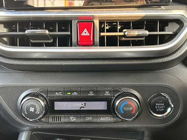 トヨタ ライズ Z 静岡県 2022(令4)年 7.6万km グレーⅡ 純正オーディオ/・ラジオ/フルセグTV/・Bluetooth/USB/HDMI/・Apple Carplay/Android Auto/主要装備/・レーダークルーズコントロール　/・ドライブレコーダー　/・ＥＴＣ　/・全方位カメラ　/・シートヒーター　/・ステアリングリモコン　/・ホールド　/・ＢＳＭ　/・オートハイビーム　/・オートライト　/・ＬＥＤヘッドライト/・コーナーセンサー/・純正アルミホイール/・純正フロアマット/・レーンキープアシスト/・盗難防止装置/・プッシュスタート/・スマートキー/・MTモード付き