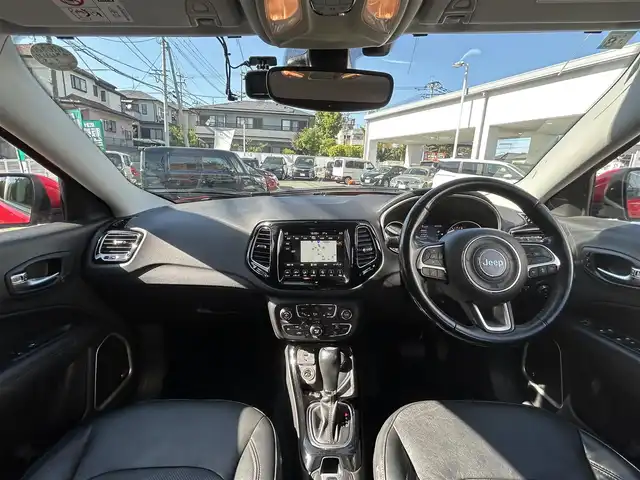 クライスラー・ジープ ジープ コンパス リミテッド 熊本県 2018(平30)年 5.6万km 赤 Beatsサウンド/4WD/純正メモリナビ/【ワンセグTV/CD/DVD/USB/Bluetooth】/バックカメラ/パーキングアシスト/レーダークルーズコントロール/レーンキープアシスト/コーナーセンサー/本革シート/パワーシート(D席)/前席シートヒーター/純正18インチアルミホイール/オートライト/オートマチックハイビーム/ダブル＋サイドエアバック/純正フロアマット/ビルトインETC/ドライブレコーダー/横滑り防止装置/盗難防止装置