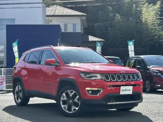 クライスラー・ジープ ジープ コンパス リミテッド 熊本県 2018(平30)年 5.6万km 赤 Beatsサウンド/4WD/純正メモリナビ/【ワンセグTV/CD/DVD/USB/Bluetooth】/バックカメラ/パーキングアシスト/レーダークルーズコントロール/レーンキープアシスト/コーナーセンサー/本革シート/パワーシート(D席)/前席シートヒーター/純正18インチアルミホイール/オートライト/オートマチックハイビーム/ダブル＋サイドエアバック/純正フロアマット/ビルトインETC/ドライブレコーダー/横滑り防止装置/盗難防止装置