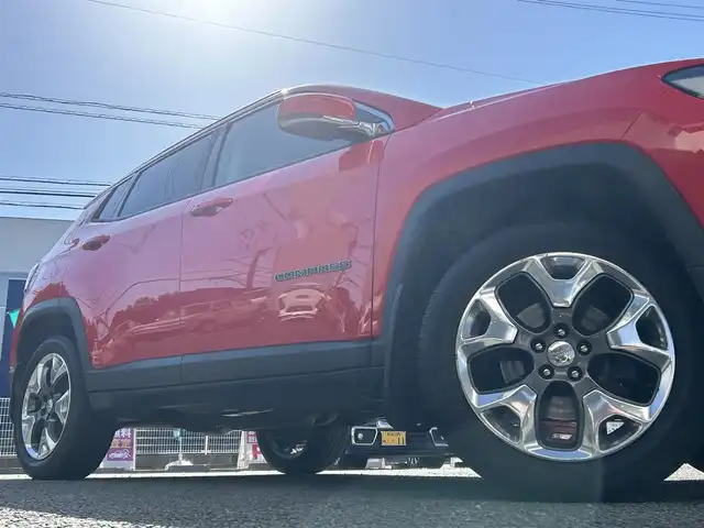 クライスラー・ジープ ジープ コンパス リミテッド 熊本県 2018(平30)年 5.6万km 赤 Beatsサウンド/4WD/純正メモリナビ/【ワンセグTV/CD/DVD/USB/Bluetooth】/バックカメラ/パーキングアシスト/レーダークルーズコントロール/レーンキープアシスト/コーナーセンサー/本革シート/パワーシート(D席)/前席シートヒーター/純正18インチアルミホイール/オートライト/オートマチックハイビーム/ダブル＋サイドエアバック/純正フロアマット/ビルトインETC/ドライブレコーダー/横滑り防止装置/盗難防止装置