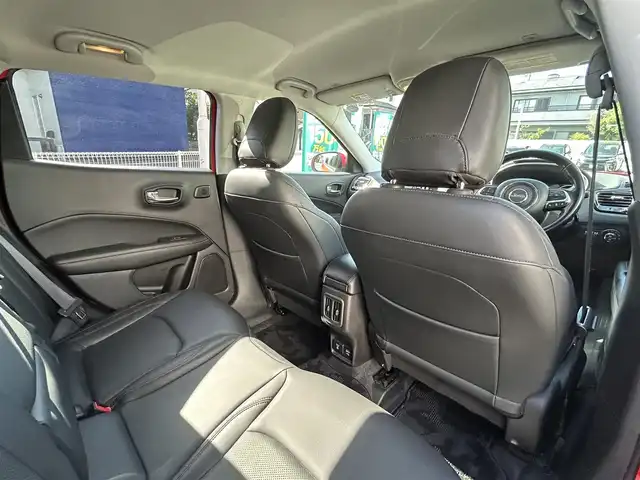 クライスラー・ジープ ジープ コンパス リミテッド 熊本県 2018(平30)年 5.6万km 赤 Beatsサウンド/4WD/純正メモリナビ/【ワンセグTV/CD/DVD/USB/Bluetooth】/バックカメラ/パーキングアシスト/レーダークルーズコントロール/レーンキープアシスト/コーナーセンサー/本革シート/パワーシート(D席)/前席シートヒーター/純正18インチアルミホイール/オートライト/オートマチックハイビーム/ダブル＋サイドエアバック/純正フロアマット/ビルトインETC/ドライブレコーダー/横滑り防止装置/盗難防止装置