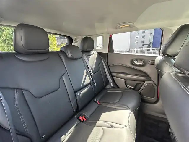 クライスラー・ジープ ジープ コンパス リミテッド 熊本県 2018(平30)年 5.6万km 赤 Beatsサウンド/4WD/純正メモリナビ/【ワンセグTV/CD/DVD/USB/Bluetooth】/バックカメラ/パーキングアシスト/レーダークルーズコントロール/レーンキープアシスト/コーナーセンサー/本革シート/パワーシート(D席)/前席シートヒーター/純正18インチアルミホイール/オートライト/オートマチックハイビーム/ダブル＋サイドエアバック/純正フロアマット/ビルトインETC/ドライブレコーダー/横滑り防止装置/盗難防止装置