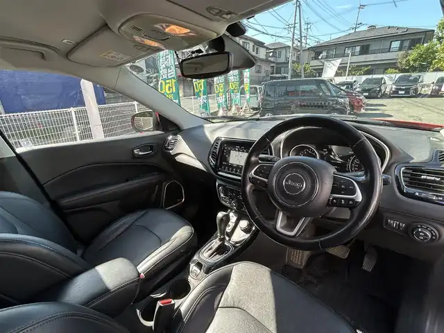 クライスラー・ジープ ジープ コンパス リミテッド 熊本県 2018(平30)年 5.6万km 赤 Beatsサウンド/4WD/純正メモリナビ/【ワンセグTV/CD/DVD/USB/Bluetooth】/バックカメラ/パーキングアシスト/レーダークルーズコントロール/レーンキープアシスト/コーナーセンサー/本革シート/パワーシート(D席)/前席シートヒーター/純正18インチアルミホイール/オートライト/オートマチックハイビーム/ダブル＋サイドエアバック/純正フロアマット/ビルトインETC/ドライブレコーダー/横滑り防止装置/盗難防止装置