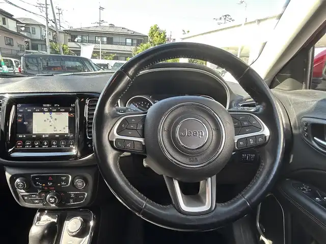 クライスラー・ジープ ジープ コンパス リミテッド 熊本県 2018(平30)年 5.6万km 赤 Beatsサウンド/4WD/純正メモリナビ/【ワンセグTV/CD/DVD/USB/Bluetooth】/バックカメラ/パーキングアシスト/レーダークルーズコントロール/レーンキープアシスト/コーナーセンサー/本革シート/パワーシート(D席)/前席シートヒーター/純正18インチアルミホイール/オートライト/オートマチックハイビーム/ダブル＋サイドエアバック/純正フロアマット/ビルトインETC/ドライブレコーダー/横滑り防止装置/盗難防止装置