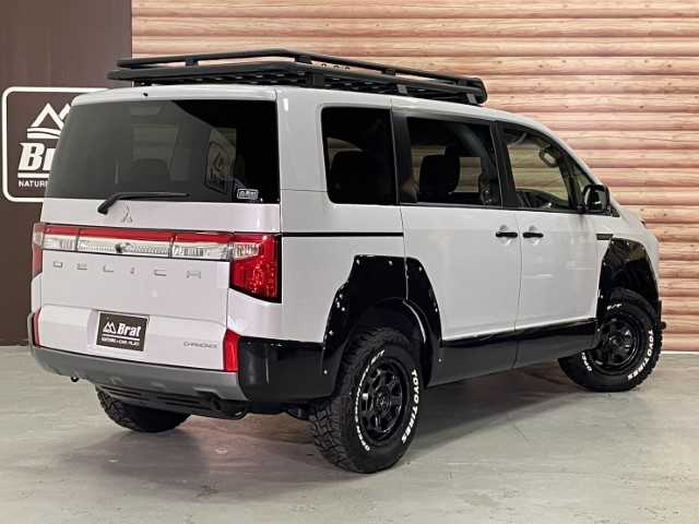 三菱 デリカＤ：５ シャモニー 栃木県 2025(令7)年 0.1千km 白Ⅱ AIS検査済み/【2506028454】/純正アルパインナビ/12.8型フリップダウンモニター/フルセグ/全方位カメラ/ステアリングリモコン/両側パワースライドドア/パワーバックドア/ステアリングヒーター/レーダークルーズ/前席シートヒーター/ハーフレザーシート/パドルシフト/ブラインドスポットモニター/アイドリングストップ/ウィンカーミラー/運転席パワーシート/AC100V電源/スマートキー/ナイトロパワー　M7ファランクス（社外）/TOYOオープンカントリーR/T　（社外）/Bratオリジナルリフトアップキット（社外）/MADLYS　フロントグリル（社外）/MADLYS　ブルバー（社外）/MADLYS　フェンダープロテクター（社外）/ヘッドライトシャドウシート（社外）/ルーフラック（社外）/社外パーツ取付有