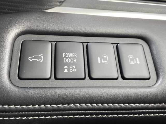 三菱 デリカＤ：５ シャモニー 栃木県 2025(令7)年 0.1千km 白Ⅱ AIS検査済み/【2506028454】/純正アルパインナビ/12.8型フリップダウンモニター/フルセグ/全方位カメラ/ステアリングリモコン/両側パワースライドドア/パワーバックドア/ステアリングヒーター/レーダークルーズ/前席シートヒーター/ハーフレザーシート/パドルシフト/ブラインドスポットモニター/アイドリングストップ/ウィンカーミラー/運転席パワーシート/AC100V電源/スマートキー/ナイトロパワー　M7ファランクス（社外）/TOYOオープンカントリーR/T　（社外）/Bratオリジナルリフトアップキット（社外）/MADLYS　フロントグリル（社外）/MADLYS　ブルバー（社外）/MADLYS　フェンダープロテクター（社外）/ヘッドライトシャドウシート（社外）/ルーフラック（社外）/社外パーツ取付有