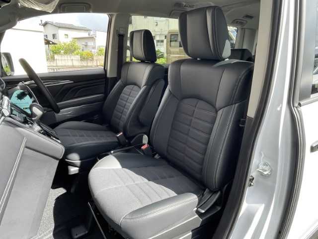 三菱 デリカＤ：５ シャモニー 栃木県 2025(令7)年 0.1千km 白Ⅱ AIS検査済み/【2506028454】/純正アルパインナビ/12.8型フリップダウンモニター/フルセグ/全方位カメラ/ステアリングリモコン/両側パワースライドドア/パワーバックドア/ステアリングヒーター/レーダークルーズ/前席シートヒーター/ハーフレザーシート/パドルシフト/ブラインドスポットモニター/アイドリングストップ/ウィンカーミラー/運転席パワーシート/AC100V電源/スマートキー/ナイトロパワー　M7ファランクス（社外）/TOYOオープンカントリーR/T　（社外）/Bratオリジナルリフトアップキット（社外）/MADLYS　フロントグリル（社外）/MADLYS　ブルバー（社外）/MADLYS　フェンダープロテクター（社外）/ヘッドライトシャドウシート（社外）/ルーフラック（社外）/社外パーツ取付有