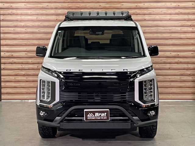 三菱 デリカＤ：５ シャモニー 栃木県 2025(令7)年 0.1千km 白Ⅱ AIS検査済み/【2506028454】/純正アルパインナビ/12.8型フリップダウンモニター/フルセグ/全方位カメラ/ステアリングリモコン/両側パワースライドドア/パワーバックドア/ステアリングヒーター/レーダークルーズ/前席シートヒーター/ハーフレザーシート/パドルシフト/ブラインドスポットモニター/アイドリングストップ/ウィンカーミラー/運転席パワーシート/AC100V電源/スマートキー/ナイトロパワー　M7ファランクス（社外）/TOYOオープンカントリーR/T　（社外）/Bratオリジナルリフトアップキット（社外）/MADLYS　フロントグリル（社外）/MADLYS　ブルバー（社外）/MADLYS　フェンダープロテクター（社外）/ヘッドライトシャドウシート（社外）/ルーフラック（社外）/社外パーツ取付有