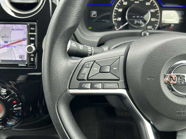 日産 ノート e－パワー X 兵庫県 2019(令1)年 8.1万km ダークメタルグレー 純正メモリナビ（ＡＭ・ＦＭ・フルセグ・ブルートゥース・ＣＤ・ＤＶＤ）プリクラッシュセーフティー　ＥＴＣ　ドライブレコーダー　純正フルエアロ　車線逸脱防止機能　コーナーセンサー　先行車発進告知　横滑り防止機能　オートライト　プッシュスタート　純正フロアマット
