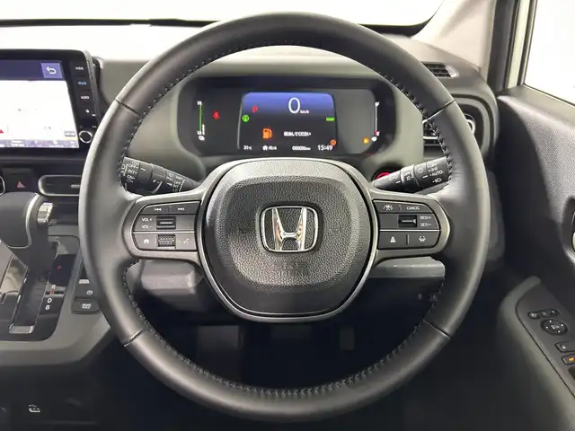 ホンダ フリード ハイブリット e:HEV クロスター 佐賀県 2025(令7)年 0.1万km未満 プラチナホワイトパール 登録未使用車/純正9インチナビ/AM/FM/フルセグTV/Bluetooth/ホンダセンシング/衝突軽減ブレーキ/路外逸脱抑制機能/踏み間違い衝突軽減/クリアランスソナー/横滑り防止/先行者発進/ブラインドスポットモニター/両側パワースライドドア/シートヒーター/ハーフレザーシート/追従付きクルーズコントロール/USB入力端子/電子パーキング/ブレーキホールド/電動格納ミラー/スマートキー/スペアキー/純正15インチアルミホイール