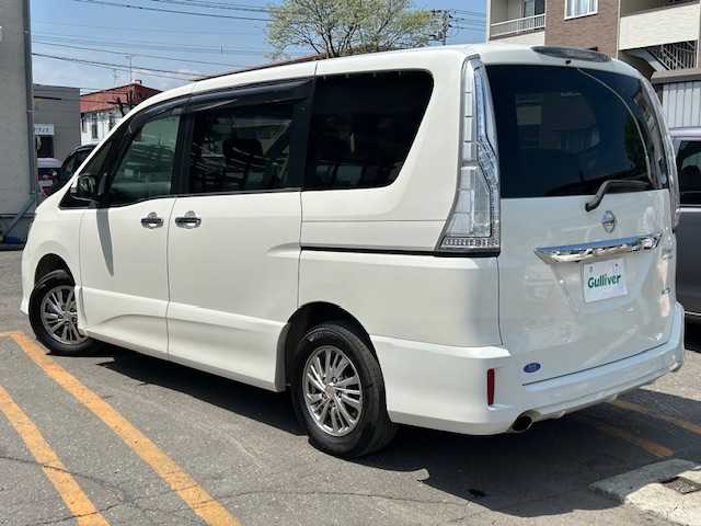 日産 セレナ ライダー 道東・釧路十勝 2015(平27)年 9.9万km ブリリアントホワイトパール 4WD/ワンオーナー/純正SDナビ　MP315D-W/（DVD/CD/BT/フルセグ）/バックカメラ/LEDヘッドライト/エンジンスターター/スタッドレスタイヤ積載　2021年/両側パワースライドドア/クルーズコントロール/ステアリングスイッチ/アイドリングストップ/3列シート/ウォークスルー/ビルトインETC/衝突被害軽減ブレーキ/オートライト/電動格納ミラー/純正ドアバイザー/純正フロアマット/エンジンプッシュスタート/取扱説明書/スペアキー1本/社外15インチアルミホイール