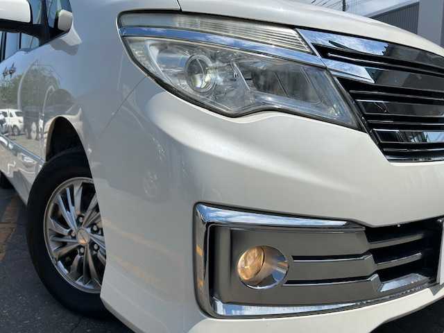 日産 セレナ ライダー 道東・釧路十勝 2015(平27)年 9.9万km ブリリアントホワイトパール 4WD/ワンオーナー/純正SDナビ　MP315D-W/（DVD/CD/BT/フルセグ）/バックカメラ/LEDヘッドライト/エンジンスターター/スタッドレスタイヤ積載　2021年/両側パワースライドドア/クルーズコントロール/ステアリングスイッチ/アイドリングストップ/3列シート/ウォークスルー/ビルトインETC/衝突被害軽減ブレーキ/オートライト/電動格納ミラー/純正ドアバイザー/純正フロアマット/エンジンプッシュスタート/取扱説明書/スペアキー1本/社外15インチアルミホイール