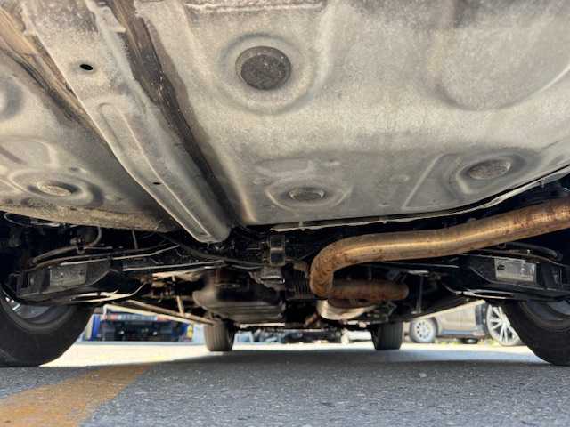 トヨタ アルファードハイブリット SR 道東・釧路十勝 2015(平27)年 9.6万km ブラック 4WD/純正メモリーナビ/　　（DVD/CD/フルセグTV/Bluetooth）/バックカメラ/純正フリップダウンモニター/衝突軽減ブレーキ/レーダークルーズコントロール/パワーバックドア/前席パワーシート/両側パワースライドドア/ハーフレザーシート/ウッドコンビハンドル/ステアリングリモコン/横滑り防止装置/LEDヘッドライト/フォグライト/ウィンカーミラー/電動格納ミラー/オットマンシート（助手席/2列目）/ドライブレコーダー/ビルトインETC/JBLサウンドシステム/ドアバイザー/純正フロアマット/スマートキー/エンジンプッシュスタート/スペアキー/取扱説明書/保証書/ナビ取説/純正17インチアルミホイール/冬タイヤ積み込み/　　（215/65R16、３mm、社外AW）