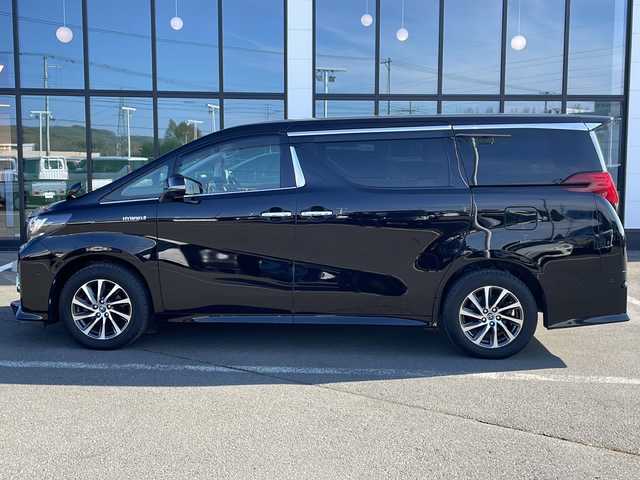 トヨタ アルファードハイブリット SR 道東・釧路十勝 2015(平27)年 9.6万km ブラック ・4WD/・純正9インチメモリナビ/（DVD・CD・フルセグ・Bluetooth・ラジオ・SD）/・バックカメラ/・純正10インチフリップダウンモニター/・JBLサウンドシステム/・衝突軽減ブレーキ/・レーダークルーズコントロール/・パワーバックドア/・前席パワーシート/・両側パワースライドドア/・ハーフレザーシート/・ウッドコンビハンドル/・ステアリングリモコン/・横滑り防止装置/・HIDヘッドライト/・フォグライト/・ウィンカーミラー/・電動格納ミラー/・オットマンシート（助手席/2列目）/・ドライブレコーダー/・ビルトインETC/・ドアバイザー/・純正フロアマット/・スマートキー/・エンジンプッシュスタート/・純正17インチアルミホイール