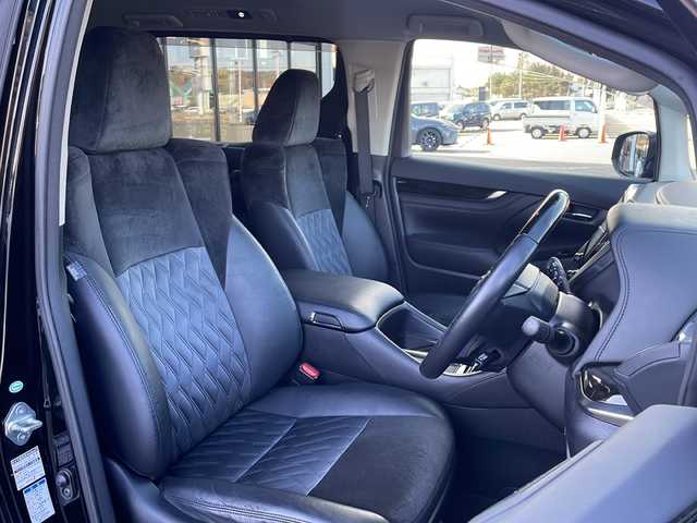 トヨタ アルファードハイブリット SR 道東・釧路十勝 2015(平27)年 9.6万km ブラック ・4WD/・純正9インチメモリナビ/（DVD・CD・フルセグ・Bluetooth・ラジオ・SD）/・バックカメラ/・純正10インチフリップダウンモニター/・JBLサウンドシステム/・衝突軽減ブレーキ/・レーダークルーズコントロール/・パワーバックドア/・前席パワーシート/・両側パワースライドドア/・ハーフレザーシート/・ウッドコンビハンドル/・ステアリングリモコン/・横滑り防止装置/・HIDヘッドライト/・フォグライト/・ウィンカーミラー/・電動格納ミラー/・オットマンシート（助手席/2列目）/・ドライブレコーダー/・ビルトインETC/・ドアバイザー/・純正フロアマット/・スマートキー/・エンジンプッシュスタート/・純正17インチアルミホイール