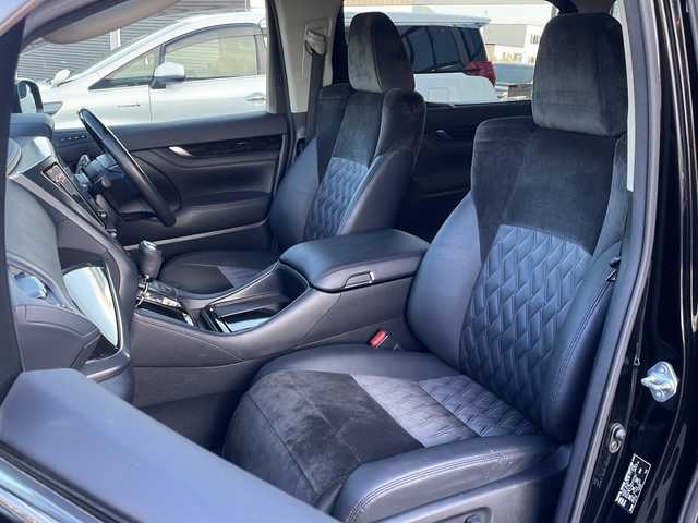 トヨタ アルファードハイブリット SR 道東・釧路十勝 2015(平27)年 9.6万km ブラック ・4WD/・純正9インチメモリナビ/（DVD・CD・フルセグ・Bluetooth・ラジオ・SD）/・バックカメラ/・純正10インチフリップダウンモニター/・JBLサウンドシステム/・衝突軽減ブレーキ/・レーダークルーズコントロール/・パワーバックドア/・前席パワーシート/・両側パワースライドドア/・ハーフレザーシート/・ウッドコンビハンドル/・ステアリングリモコン/・横滑り防止装置/・HIDヘッドライト/・フォグライト/・ウィンカーミラー/・電動格納ミラー/・オットマンシート（助手席/2列目）/・ドライブレコーダー/・ビルトインETC/・ドアバイザー/・純正フロアマット/・スマートキー/・エンジンプッシュスタート/・純正17インチアルミホイール