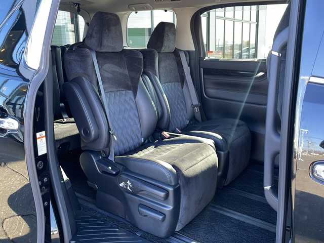 トヨタ アルファードハイブリット SR 道東・釧路十勝 2015(平27)年 9.6万km ブラック ・4WD/・純正9インチメモリナビ/（DVD・CD・フルセグ・Bluetooth・ラジオ・SD）/・バックカメラ/・純正10インチフリップダウンモニター/・JBLサウンドシステム/・衝突軽減ブレーキ/・レーダークルーズコントロール/・パワーバックドア/・前席パワーシート/・両側パワースライドドア/・ハーフレザーシート/・ウッドコンビハンドル/・ステアリングリモコン/・横滑り防止装置/・HIDヘッドライト/・フォグライト/・ウィンカーミラー/・電動格納ミラー/・オットマンシート（助手席/2列目）/・ドライブレコーダー/・ビルトインETC/・ドアバイザー/・純正フロアマット/・スマートキー/・エンジンプッシュスタート/・純正17インチアルミホイール