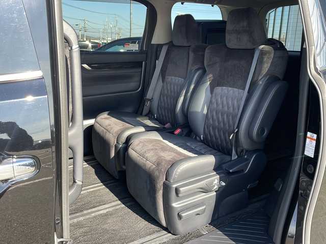 トヨタ アルファードハイブリット SR 道東・釧路十勝 2015(平27)年 9.6万km ブラック ・4WD/・純正9インチメモリナビ/（DVD・CD・フルセグ・Bluetooth・ラジオ・SD）/・バックカメラ/・純正10インチフリップダウンモニター/・JBLサウンドシステム/・衝突軽減ブレーキ/・レーダークルーズコントロール/・パワーバックドア/・前席パワーシート/・両側パワースライドドア/・ハーフレザーシート/・ウッドコンビハンドル/・ステアリングリモコン/・横滑り防止装置/・HIDヘッドライト/・フォグライト/・ウィンカーミラー/・電動格納ミラー/・オットマンシート（助手席/2列目）/・ドライブレコーダー/・ビルトインETC/・ドアバイザー/・純正フロアマット/・スマートキー/・エンジンプッシュスタート/・純正17インチアルミホイール