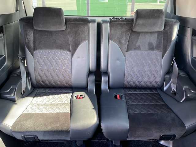 トヨタ アルファードハイブリット SR 道東・釧路十勝 2015(平27)年 9.6万km ブラック ・4WD/・純正9インチメモリナビ/（DVD・CD・フルセグ・Bluetooth・ラジオ・SD）/・バックカメラ/・純正10インチフリップダウンモニター/・JBLサウンドシステム/・衝突軽減ブレーキ/・レーダークルーズコントロール/・パワーバックドア/・前席パワーシート/・両側パワースライドドア/・ハーフレザーシート/・ウッドコンビハンドル/・ステアリングリモコン/・横滑り防止装置/・HIDヘッドライト/・フォグライト/・ウィンカーミラー/・電動格納ミラー/・オットマンシート（助手席/2列目）/・ドライブレコーダー/・ビルトインETC/・ドアバイザー/・純正フロアマット/・スマートキー/・エンジンプッシュスタート/・純正17インチアルミホイール